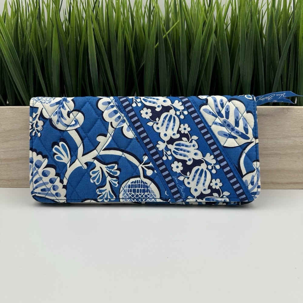 Vera Bradley Blue Lagoon Magnetic Travel Wallet Passport Boarding Pass